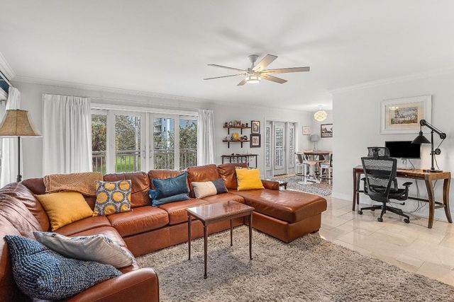 129 S Golfview Road 4, Lake Worth Beach, FL 33460