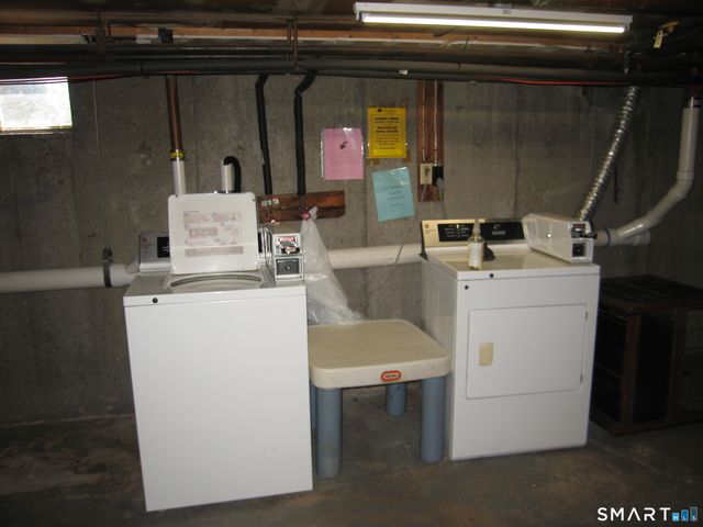 494 Oak Avenue APT 33, Cheshire, CT 06410