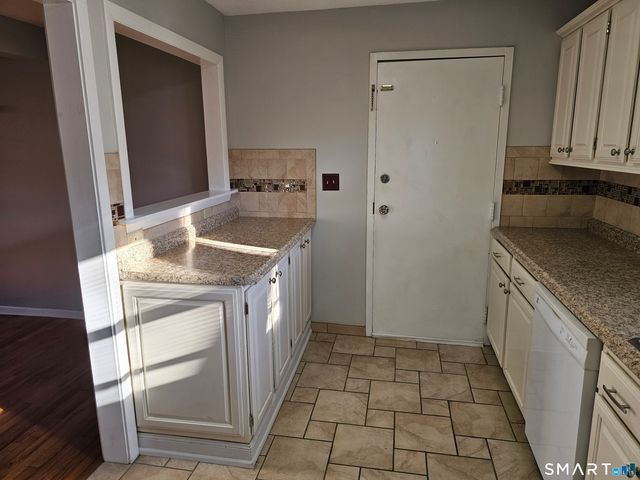 494 Oak Avenue APT 33, Cheshire, CT 06410