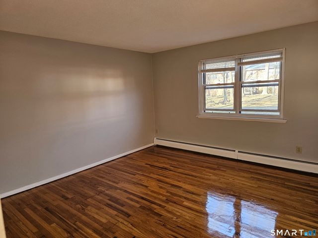 494 Oak Avenue APT 33, Cheshire, CT 06410