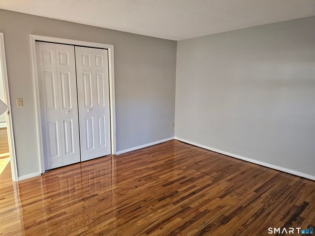 494 Oak Avenue APT 33, Cheshire, CT 06410