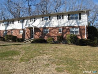 494 Oak Avenue APT 33, Cheshire, CT 06410