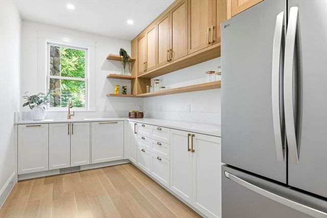 29 Ginn Rd, Winchester, MA 01890