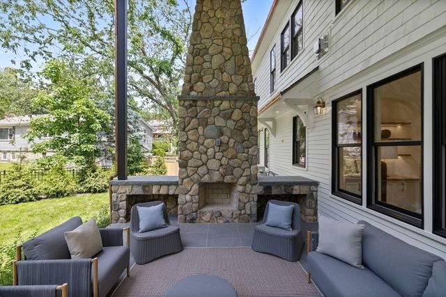 29 Ginn Rd, Winchester, MA 01890