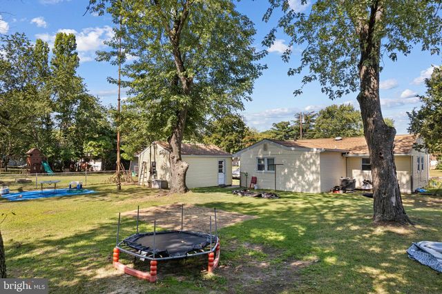 413 HICKORY LN, Mount Laurel, NJ 08054