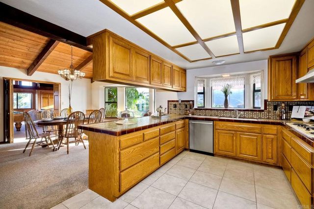 576 Camino De La Cima, San Marcos, CA 92078