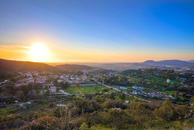 576 Camino De La Cima, San Marcos, CA 92078