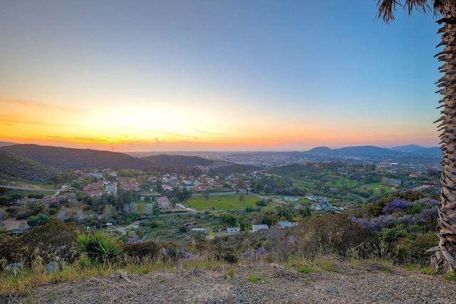 576 Camino De La Cima, San Marcos, CA 92078