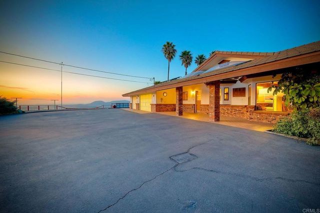 576 Camino De La Cima, San Marcos, CA 92078