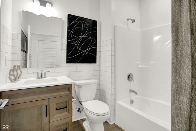 2381 Red Squirrel Way, Zionsville, IN 46077