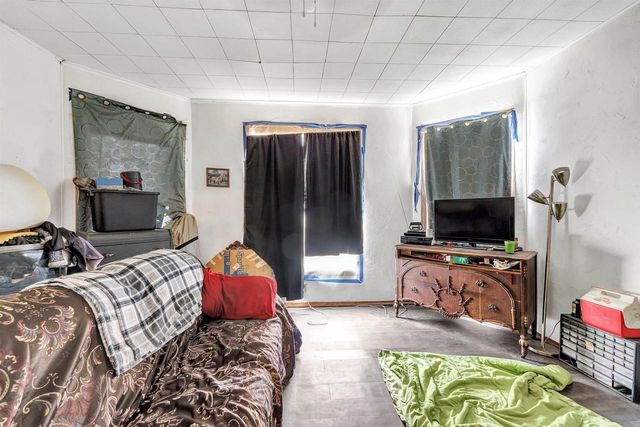 827 N BROADWAY, Green Bay, WI 54303