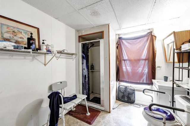 827 N BROADWAY, Green Bay, WI 54303