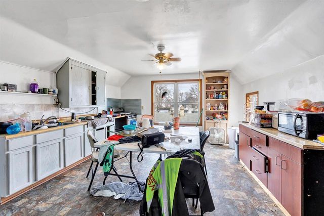 827 N BROADWAY, Green Bay, WI 54303