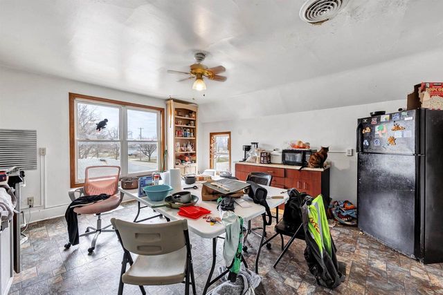 827 N BROADWAY, Green Bay, WI 54303
