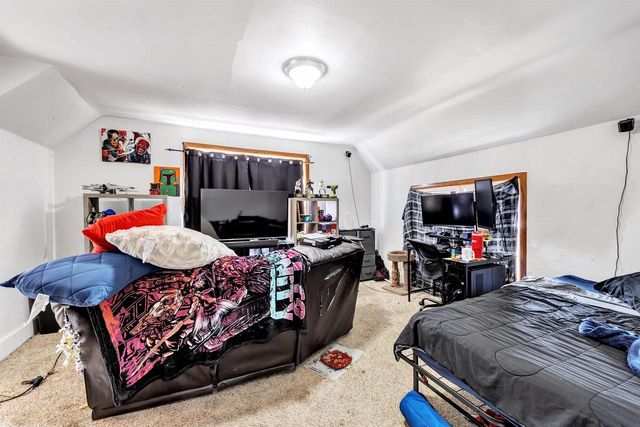 827 N BROADWAY, Green Bay, WI 54303
