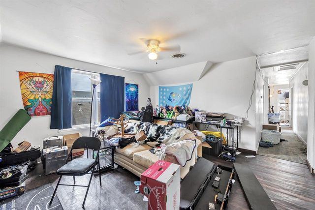 827 N BROADWAY, Green Bay, WI 54303