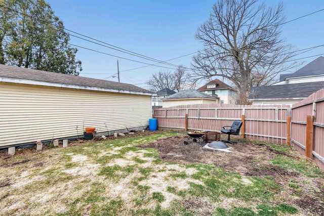 827 N BROADWAY, Green Bay, WI 54303