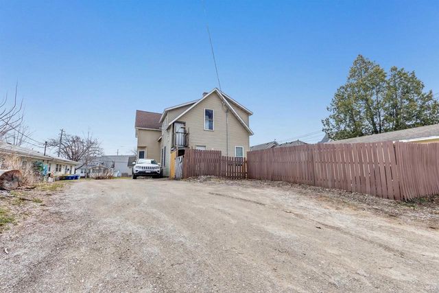 827 N BROADWAY, Green Bay, WI 54303
