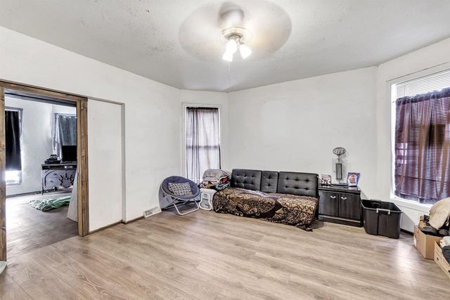 827 N BROADWAY, Green Bay, WI 54303