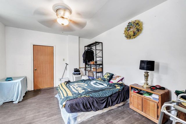 827 N BROADWAY, Green Bay, WI 54303