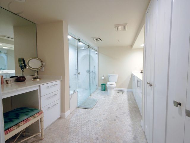 2480 Presidential Way 1703, West Palm Beach, FL 33401