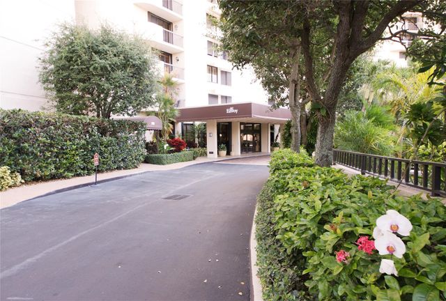 2480 Presidential Way 1703, West Palm Beach, FL 33401