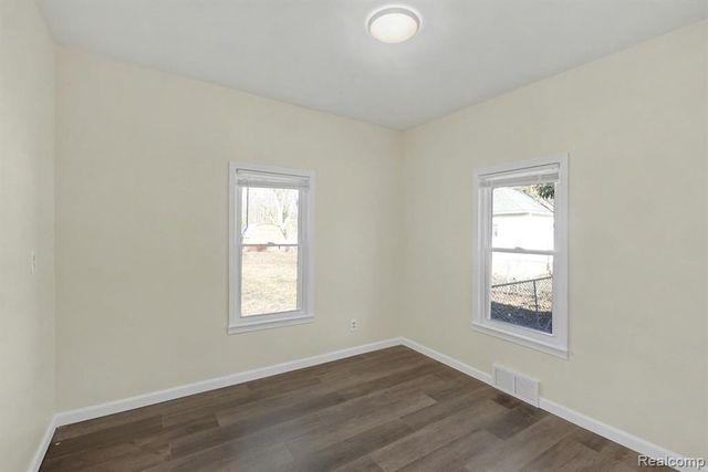 3401 N Center Road, Flint, MI 48506