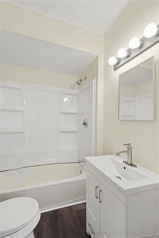 3401 N Center Road, Flint, MI 48506
