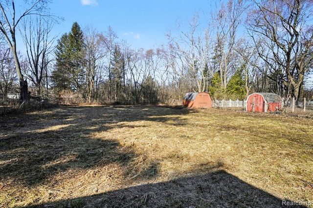 3401 N Center Road, Flint, MI 48506