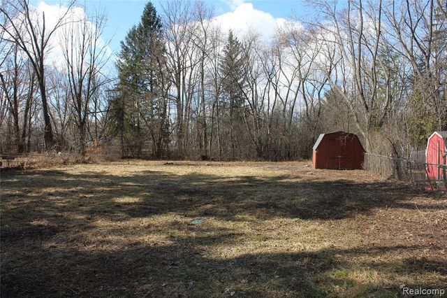 3401 N Center Road, Flint, MI 48506