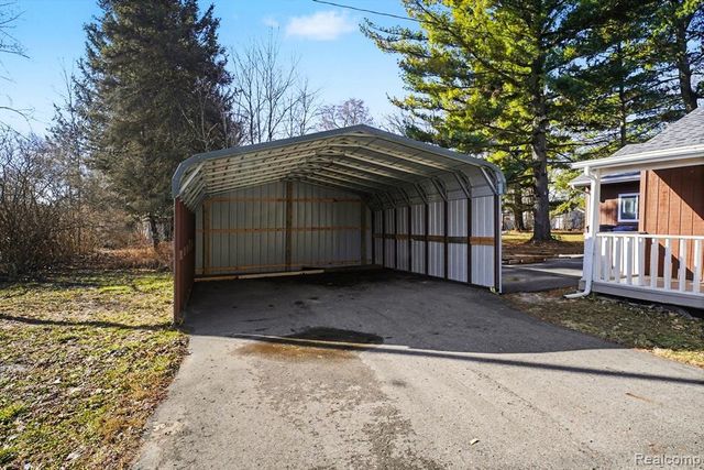 3401 N Center Road, Flint, MI 48506