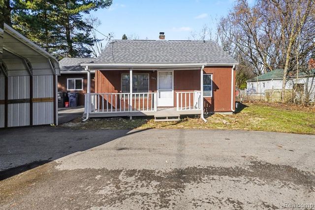 3401 N Center Road, Flint, MI 48506