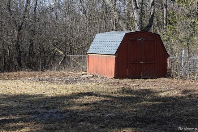 3401 N Center Road, Flint, MI 48506