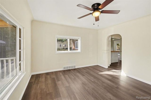 3401 N Center Road, Flint, MI 48506