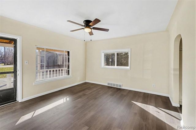 3401 N Center Road, Flint, MI 48506