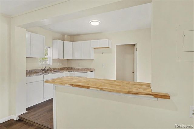 3401 N Center Road, Flint, MI 48506