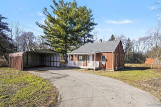 3401 N Center Road, Flint, MI 48506