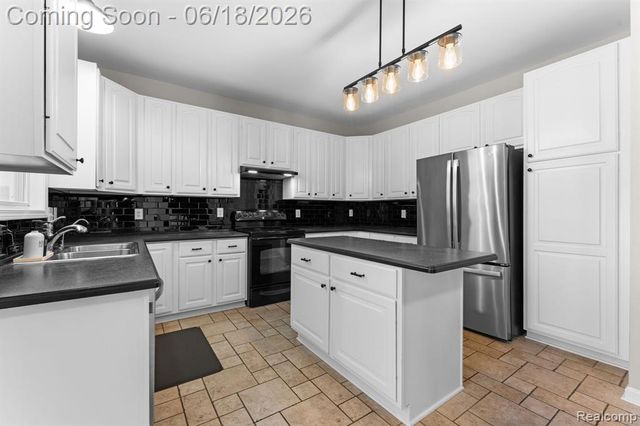 43126 Alcott Circle, Novi, MI 48377