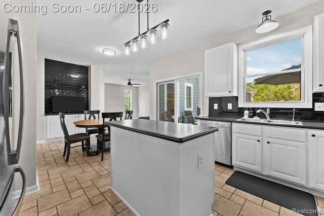43126 Alcott Circle, Novi, MI 48377