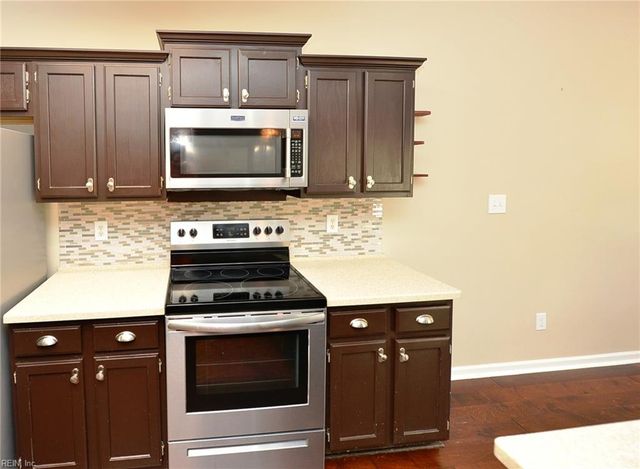517 Whisper WALK, Chesapeake, VA 23322