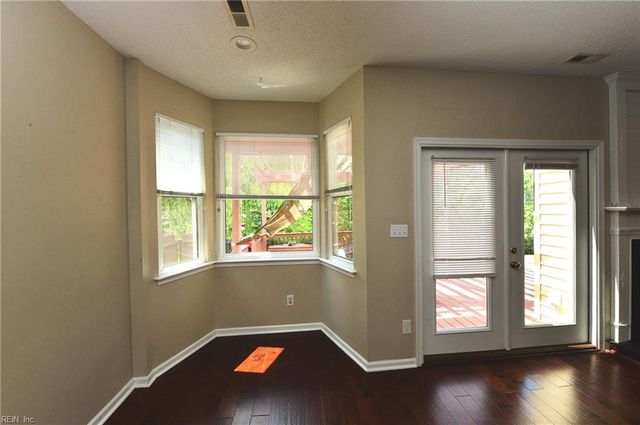 517 Whisper WALK, Chesapeake, VA 23322
