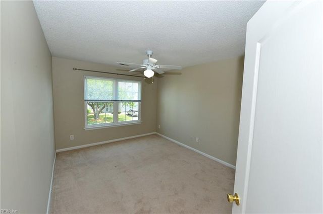 517 Whisper WALK, Chesapeake, VA 23322