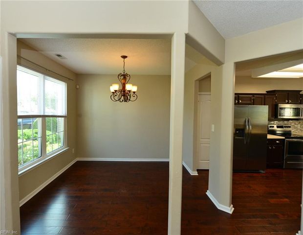 517 Whisper WALK, Chesapeake, VA 23322