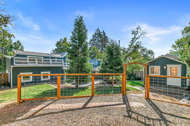 117 High Street, Ashland, OR 97520