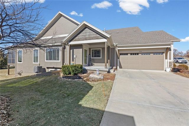 11576 S Waterford Drive, Olathe, KS 66061