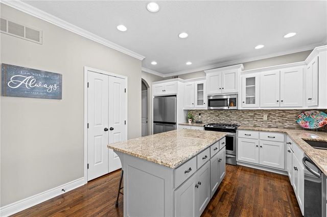 11576 S Waterford Drive, Olathe, KS 66061