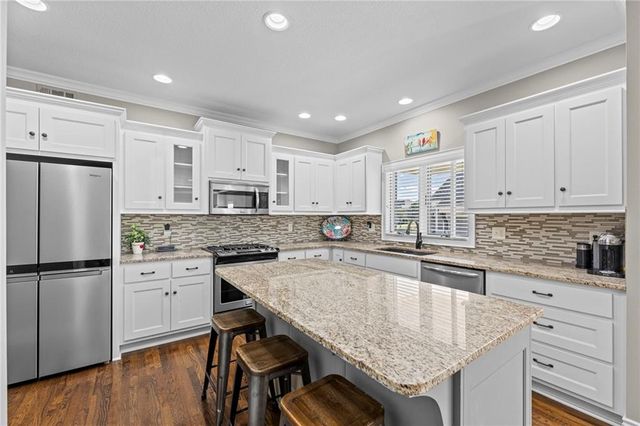 11576 S Waterford Drive, Olathe, KS 66061