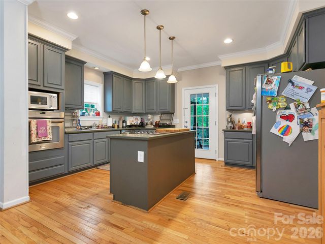 166 Virginia Brock Road, Lake Toxaway, NC 28747