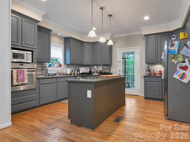 166 Virginia Brock Road, Lake Toxaway, NC 28747