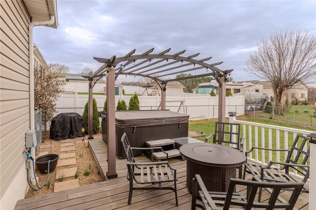 112 Colonial Ln, North Union Twp, PA 15401